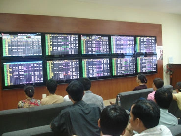 Phiên thứ ba liên tiếp chứng khoán đạt tổng giá trị giao dịch trên 1000 tỷ đồng. Ảnh: Xuân Hòa.