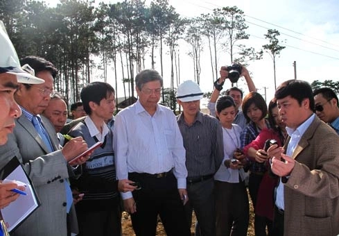 bauxite Tây Nguyên.