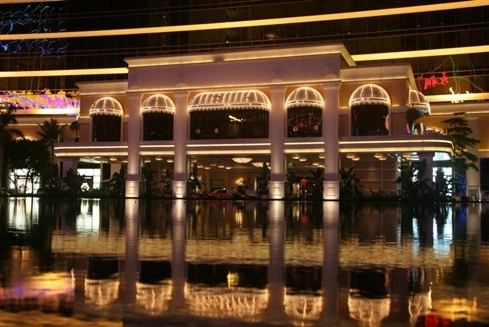 Hàng năm, có khoảng 600 tỷ USD được đổ vào các sòng bài ở Macau, gần tương đương số tiền được rút khỏi ATM ở Mỹ trong một năm. mc5-696839-1370888766_500x0.jpg