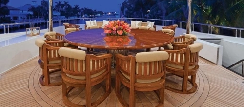 Đây là một chiếc bàn ăn khác hình tròn. w6-1354197052_500x0.jpg