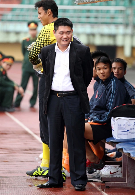 Bầu Thụy chơi ngông. Ảnh: VTC bauthuy-1353564369_500x0.jpg