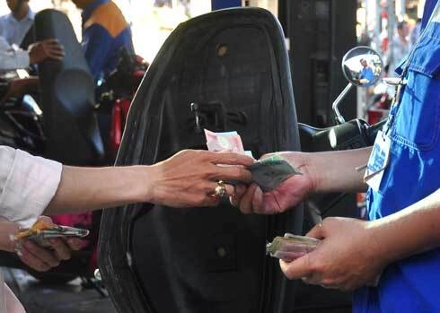 Nhiều doanh nghiệp xăng dầu còn nợ tiền thuế. Ảnh: Kiên Cường