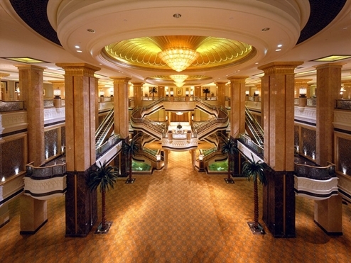 Ở đây được trang bị 394 phòng với diện tích dao động từ 54 m2 - 680 m2. grandpalace3-1355208485_500x0.jpg