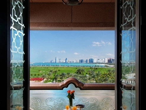 Nơi này cũng có tầm nhìn rất rộng ra biển. grandpalace7-1355208486_500x0.jpg