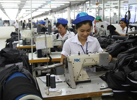 Niềm vui hiện lên trên từng gương mặt công nhân nơi đây.