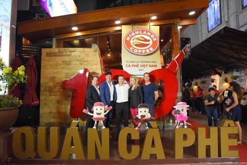 Năm 2016, Highlands Coffee sở hữu hệ thống 100 quán cà phê trên toàn quốc.