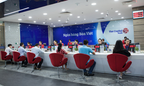 Bên cạnh không gian giao dịch hiện đại, sang trọng, Bản Việt hướng đến cung cấp dịch vụ chuyên nghiệp, thân thiện, hướng đến khách hàng.