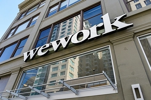 Logo WeWork bên ngoài văn phòng tại California (Mỹ). Ảnh: Reuters