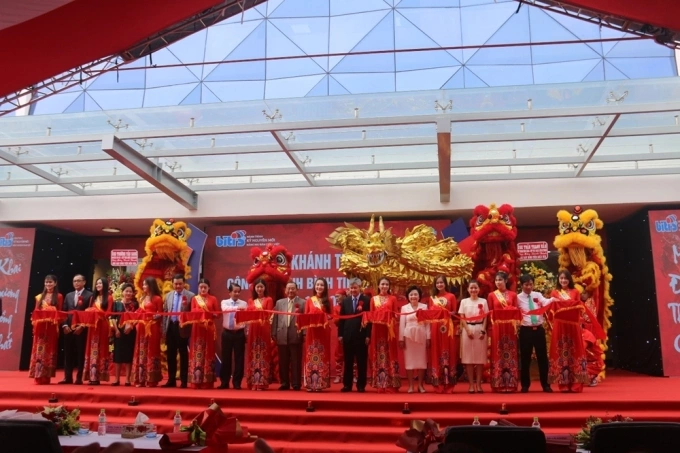 Lễ cắt băng khánh thành nhà máy tại Biên Hòa.