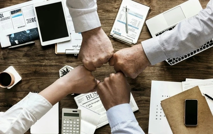 Xây dựng niềm tin xoay quanh việc bồi dưỡng: năng lực, tính rộng lượng và sự chính trực. Ảnh: Pixabay.