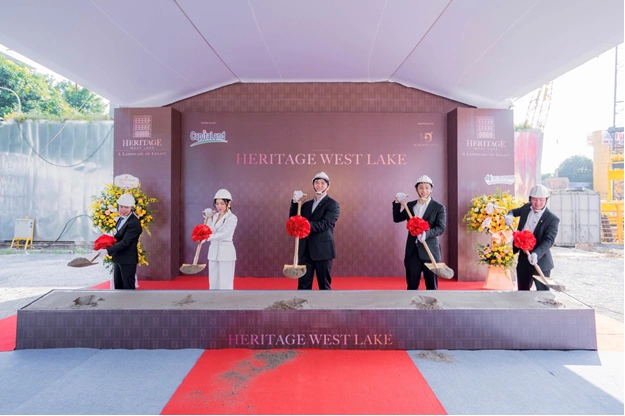Đại diện CapitaLand Development, Hiền Đức Group và Nhà thầu Hoà Bình tại Lễ khởi công.