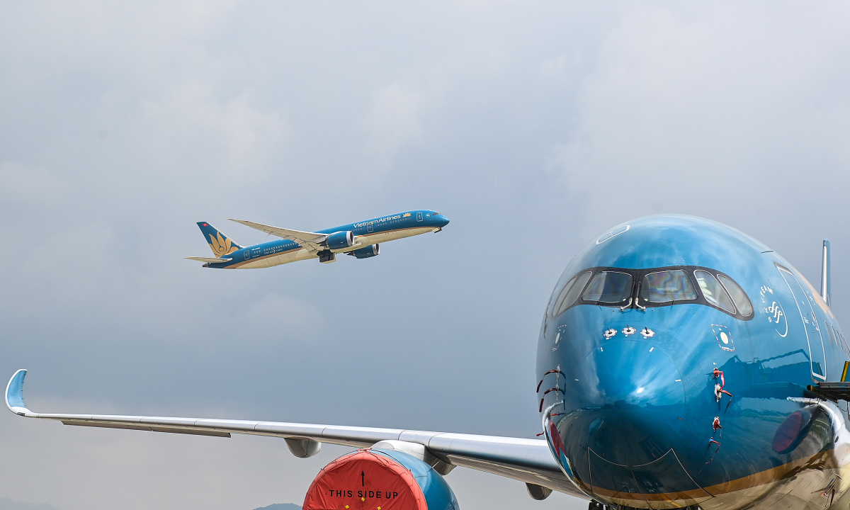 Đường "cất cánh" trở lại của hàng không Việt
