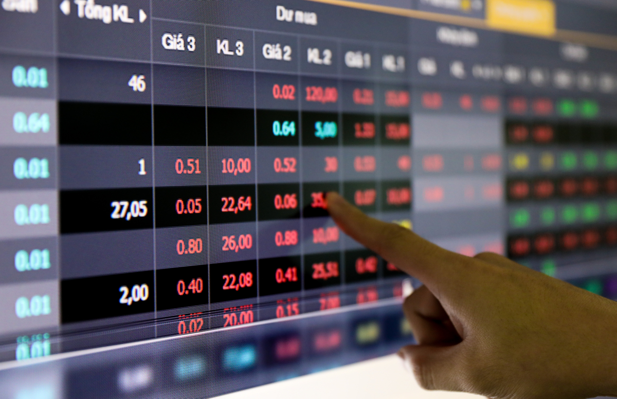 Chứng khoán lại bị bán tháo