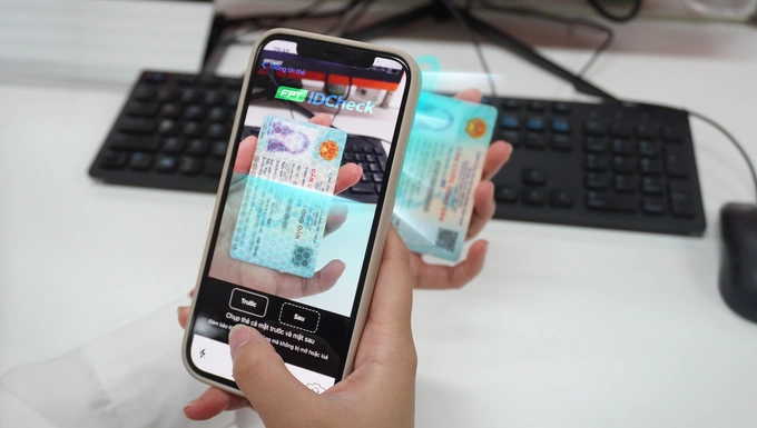 Người dùng thực hiện xác thực qua FPT.IDCheck. Ảnh: FPT IS