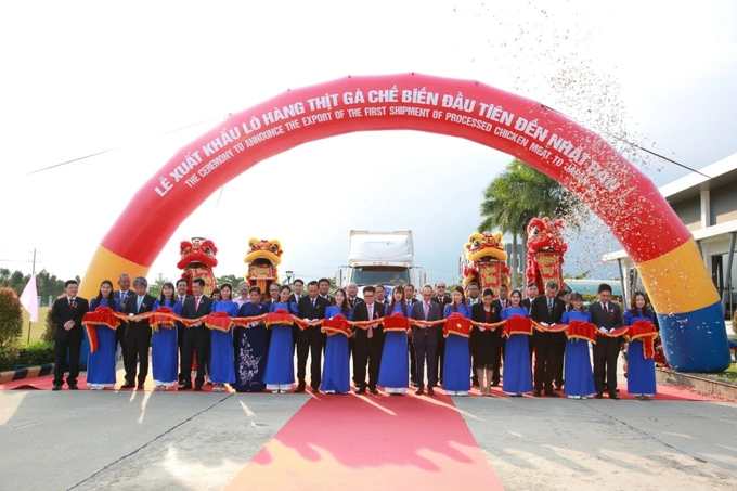 Lễ cắt băng xuất khẩu lô hàng thịt gà chế biến đầu tiên đến Nhật Bản