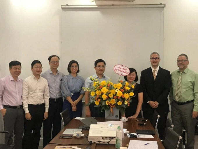 Đại diện 6 doanh nghiệp Việt Nam đầu tiên nhận gói hỗ trợ từ