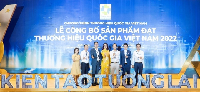 Nhà phân phối Vitto tại chụp lưu niệm tại sự kiện Thương hiệu quốc gia 2022. Ảnh: Vitto Group