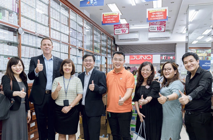 Merck và FPT Long Châu cam kết cùng đồng hành xây dựng nên một thị trường bán lẻ dược phẩm bền vững. Ảnh: FPT Long Châu