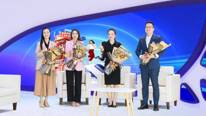 Các diễn giả (thứ hai từ trái sang) gồm bà Lê Thị Thảo, bà Nguyễn Anh Viễn Phương, và ông Nguyễn Hồ Huy Vũ. Ảnh: Prudential Việt Nam