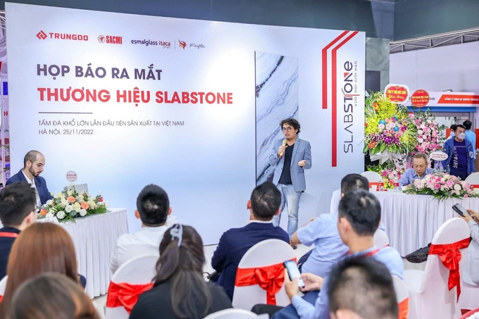 Kiến trúc sư Trần Hữu Thọ nhận định về tiềm năng của sản phẩm tấm đá khổ lớn SlabStone tại họp báo.