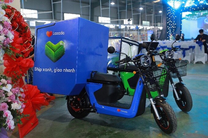 Xe máy điện do Lazada Logistic và Selex Motors thiết kế.