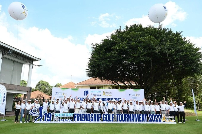 Ban tổ chức và các thành viên tham gia giải Golf hữu nghị Suntory PepsiCo lần thứ 19. Ảnh: Suntory PepsiCo