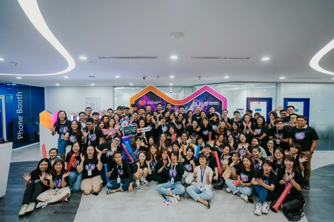 Tôi tin thương mại điện tử sắp tới sẽ đón nhận những làn sóng đổi mới. Tuy chưa thể hiện rõ rệt sự biến động song doanh nghiệp cũng cần chuẩn bị kỹ càng, sẵn sàng trước những áp lực mới đủ sức trụ vững trong thời buổi hiện nay, ông Đặng Anh Dũng nói.