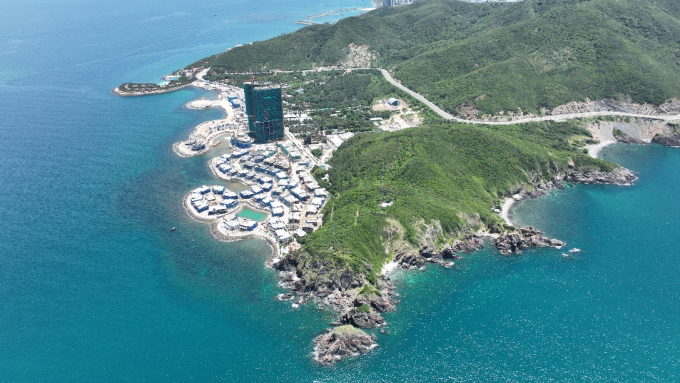 Một dự án nghỉ dưỡng đang xây dựng ở ven biển Nha Trang.