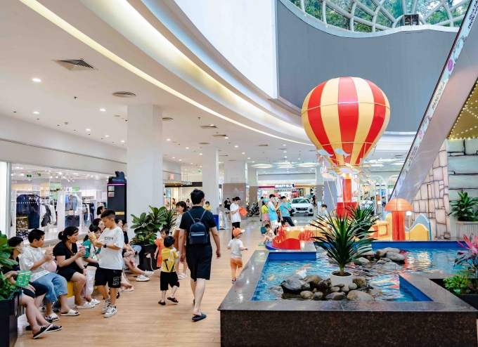 Khu trang trí khinh khí cầu lớn tại Vincom Mega Mall Times City.
