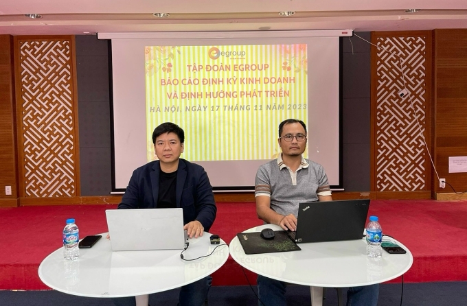 Ông Nguyễn Ngọc Thủy (bên trái) và ông Đinh Xuân Tùng trong buổi họp tối 17/11. Ảnh: Egroup
