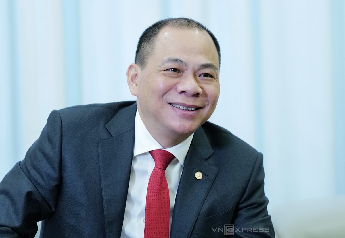 Ông Phạm Nhật Vượng lập công ty phát triển trạm sạc | VNBizNews