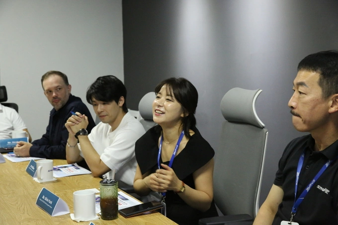 Bà Silvie Park, Giám đốc Vietnam Startup World Cup 2024 cùng đội ngũ ban tổ chức cuộc thi tại Việt Nam thông tin về chương trình hôm 20/3. Ảnh: Synapse