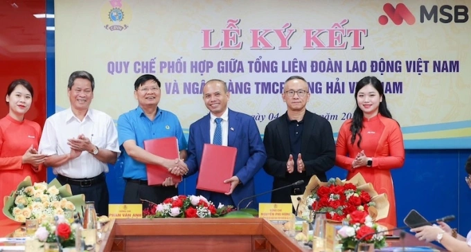 Đại diện Tổng Liên đoàn lao động Việt Nam và MSB ký kết quy chế phối hợp. Ảnh: MSB
