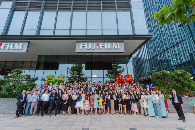 Đội ngũ cán bộ, nhân viên Fujifilm Việt Nam tại trụ sở mới. Ảnh: Fujifilm Việt Nam