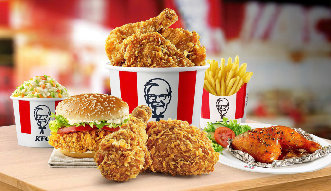 Miếng gà giòn tan của KFC là sự kết hợp của 11 loại gia vị và quy trình kiểm soát chất lượng nghiêm ngặt, đạt tiêu chuẩn quốc tế. Ảnh: KFC Việt Nam