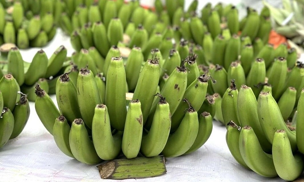 Chuối xanh cao nhất gần 1 triệu đồng một nải