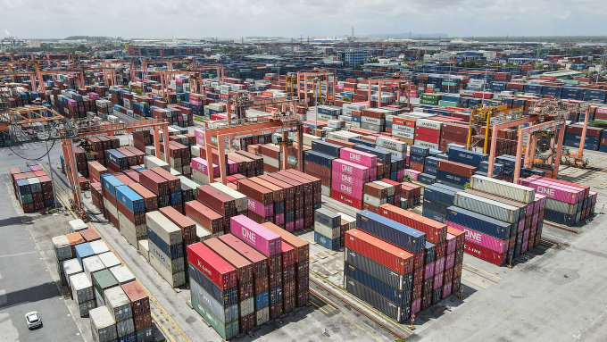 Xuất nhập khẩu hàng hoá tại cảng Tân Vũ - Hải Phòng. Ảnh: Giang Huy