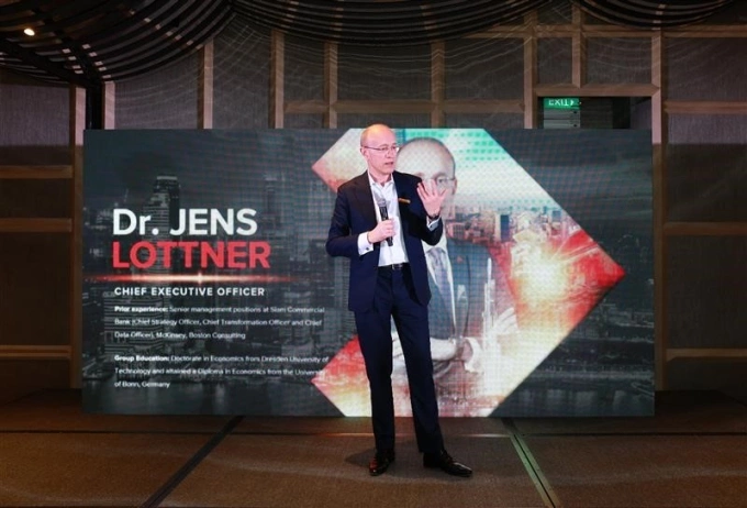 CEO Jens Lotter chia sẻ tại sự kiện Oveseas Talent Roadshow 2024. Ảnh: Techcombank