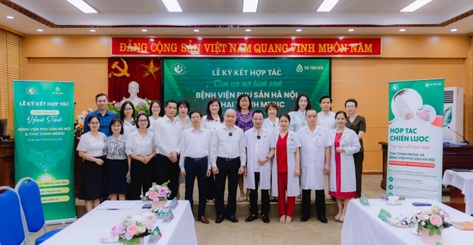 Lễ ký kết hợp tác chiến lược giữa Thai Thinh Medic và Bệnh viện Phụ sản Hà Nội có sự góp mặt của các quản lý cấp cao đại diện hai đơn vị. Ảnh: Thai Thinh Medic