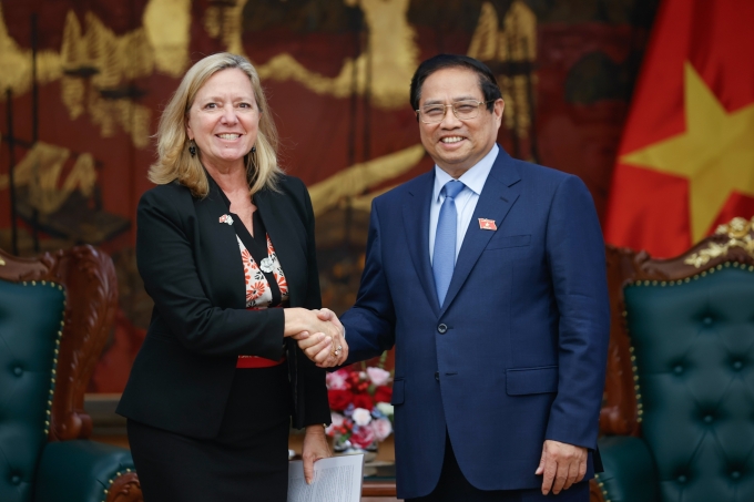 Thủ tướng Phạm Minh Chính tiếp bà Mariam J. Sherman, Giám đốc Quốc gia của Văn phòng Ngân hàng Thế giới (WB) khu vực Việt Nam, Lào, Campuchia, ngày 15/5. Ảnh: VGP