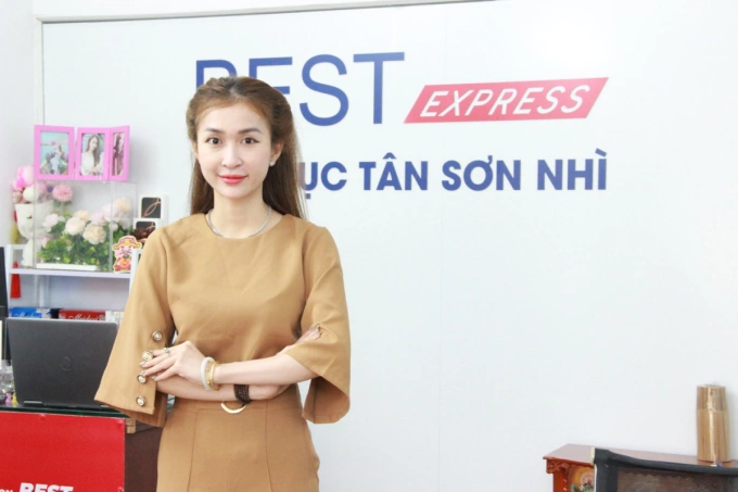 Chị Bùi Thị Kiều Diễm, chủ bưu cục nhượng quyền BEST Express Tân Sơn Nhì. Ảnh: BEST Express
