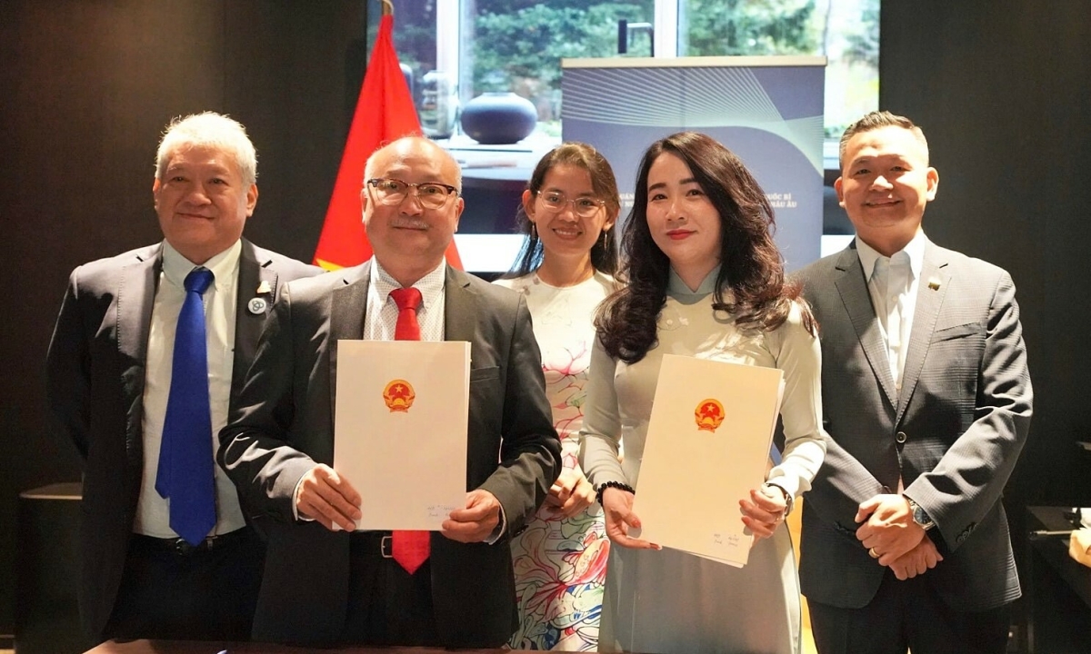 MB Bank Kết Nối Doanh Nghiệp Việt Tại Châu Âu: Cầu Nối Tài Chính Thành Công