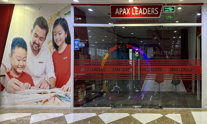 Bên ngoài một trung tâm Anh ngữ Apax Leaders đã đóng cửa tại quận 7 (TP HCM), tháng 10/2024. Ảnh: Tất Đạt
