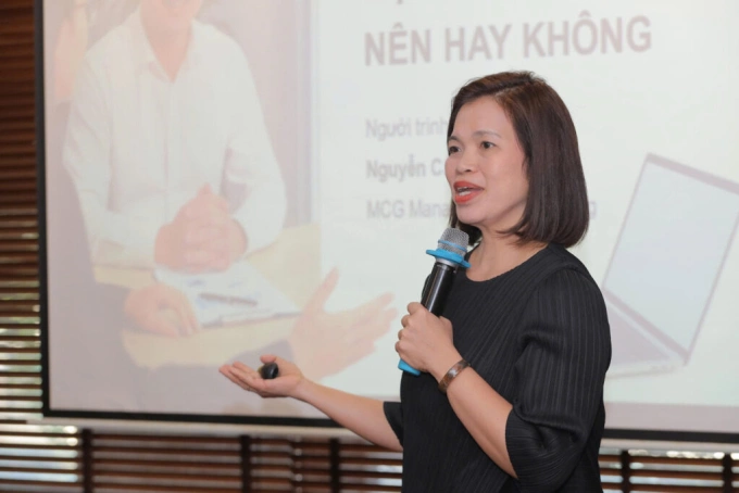 Bà Nguyễn Cẩm Chi, Giám đốc Khối tư vấn phát triển bền vững của MCG Management Consulting tư vấn tại sự kiện. Ảnh: BSA Online