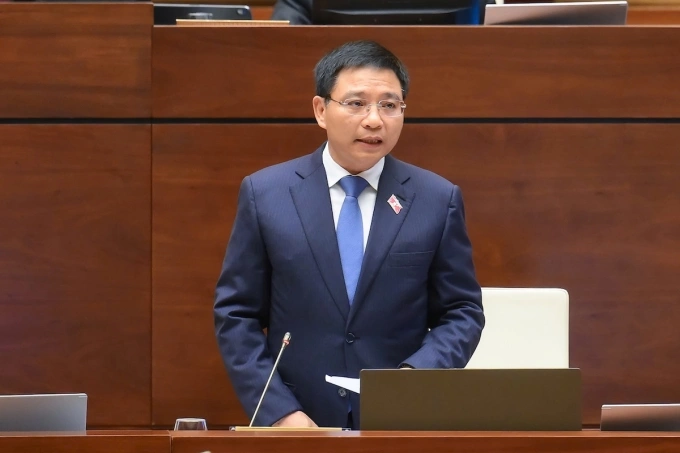 Bộ trưởng Tài chính Nguyễn Văn Thắng trả lời chất vấn, sáng 19/6. Ảnh: Trung tâm báo chí Quốc hội