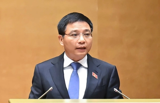 Bộ trưởng Tài chính Nguyễn Văn Thắng đọc báo cáo giải trình, tiếp thu Nghị quyết phát triển trung tâm tài chính quốc tế, sáng 27/6. Ảnh: Cổng TTĐT Quốc hội