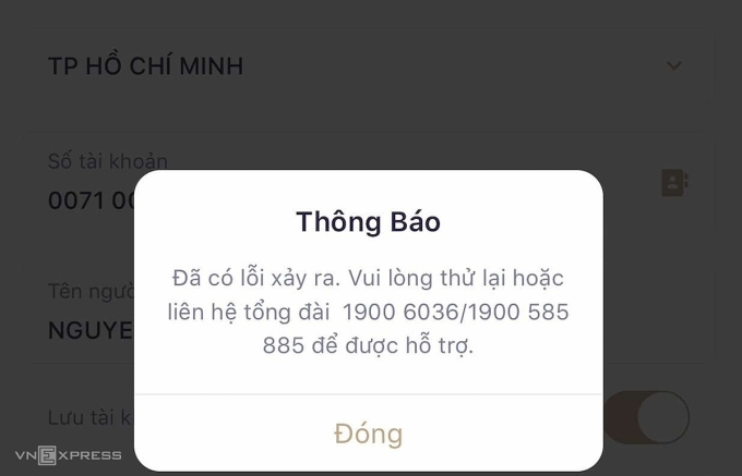 Thông báo gián đoạn giao dịch trực tuyến của một ngân hàng. Ảnh: Thanh Lê