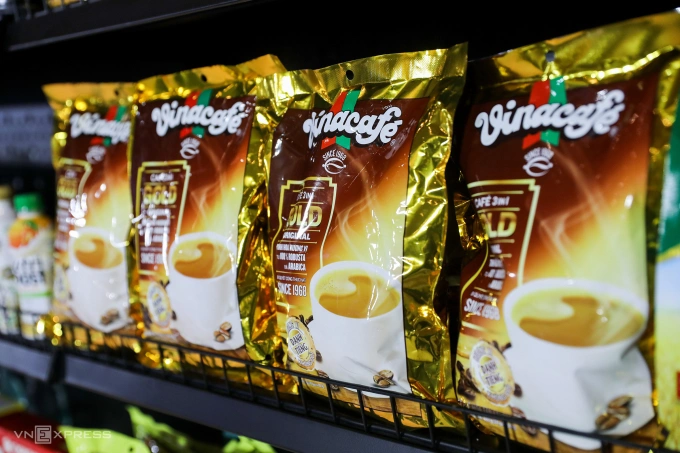 Sản phẩm Vinacafé Biên Hòa trên kệ siêu thị ở TP HCM. Ảnh: Quỳnh Trần