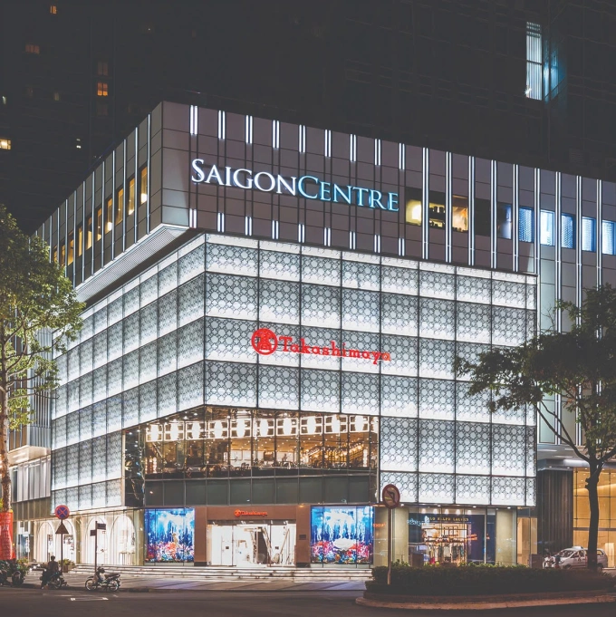 Trung tâm thương mại Saigon Centre ở TP HCM là dự án đầu tiên Toshin Development tham gia đầu tư tại Việt Nam . Ảnh: Toshin Development