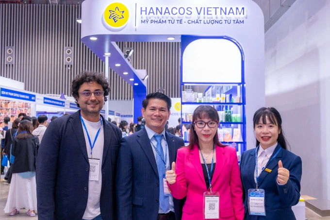 Đại diện Hanacos Vietnam gặp gỡ, kết nối các đối tác trong và ngoài nước. Ảnh: Hanacos